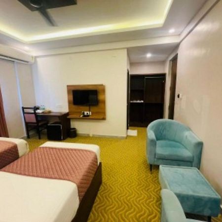 Vovo Hotels Yelahanka Экстерьер фото