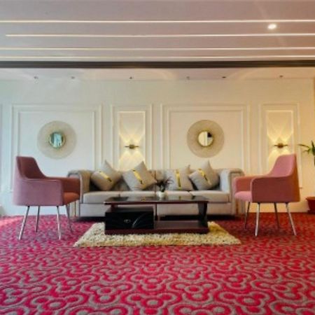 Vovo Hotels Yelahanka Экстерьер фото