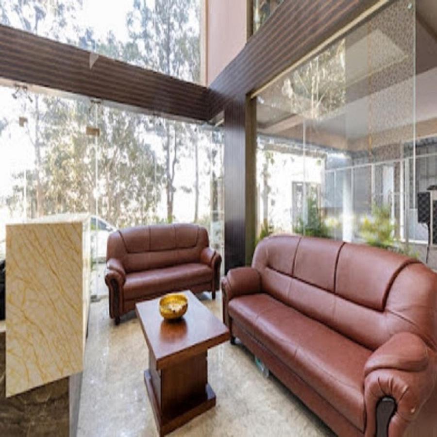 Vovo Hotels Yelahanka Экстерьер фото