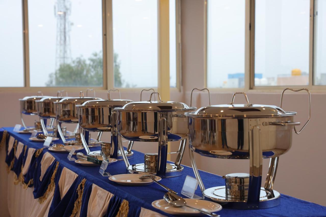 Vovo Hotels Yelahanka Экстерьер фото
