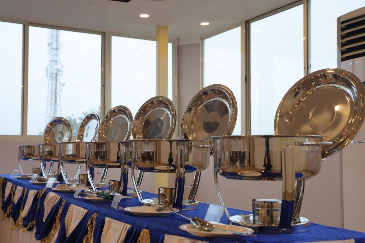 Vovo Hotels Yelahanka Экстерьер фото