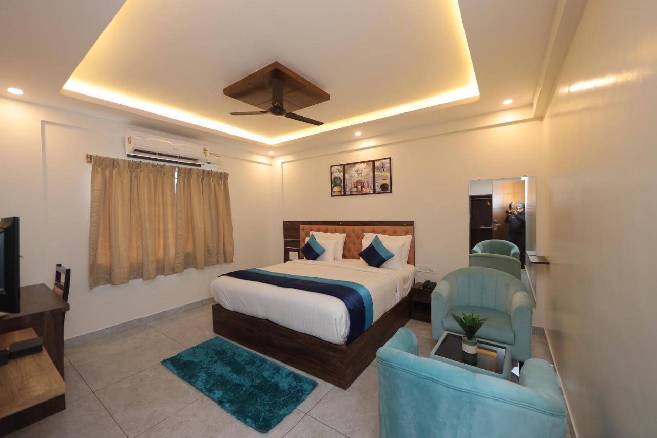 Vovo Hotels Yelahanka Экстерьер фото