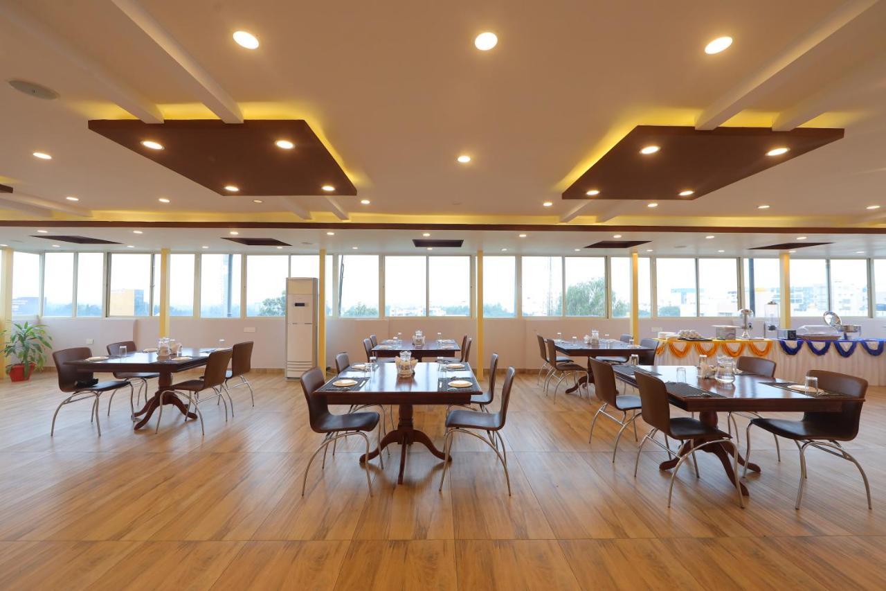 Vovo Hotels Yelahanka Экстерьер фото