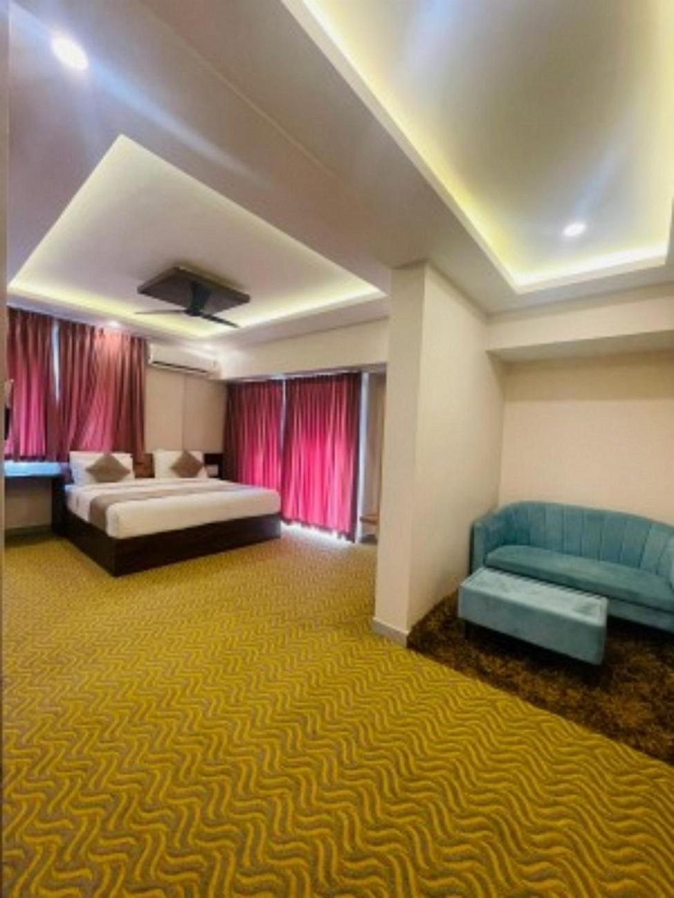 Vovo Hotels Yelahanka Экстерьер фото