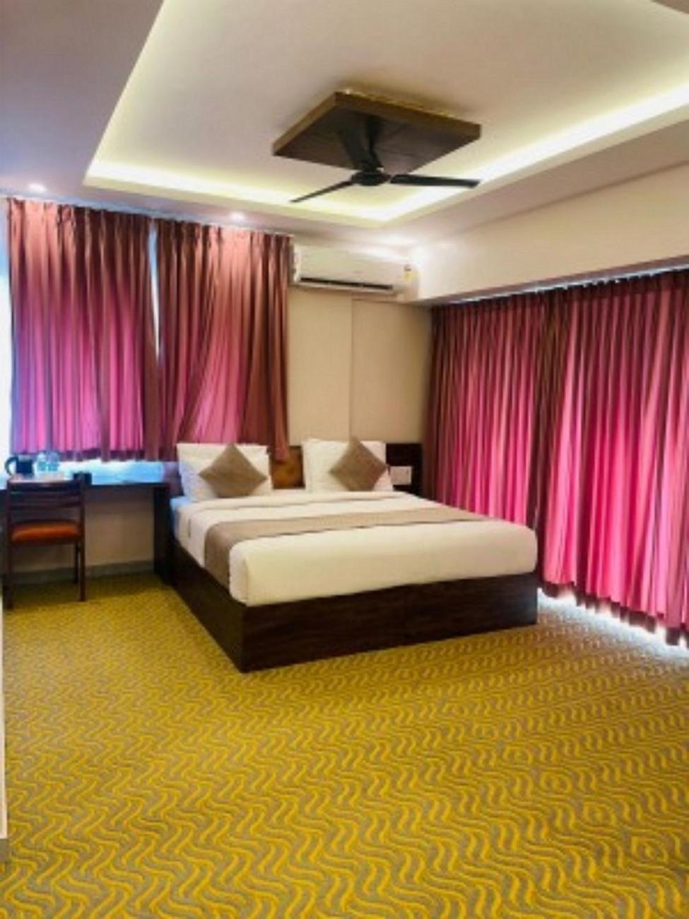 Vovo Hotels Yelahanka Экстерьер фото