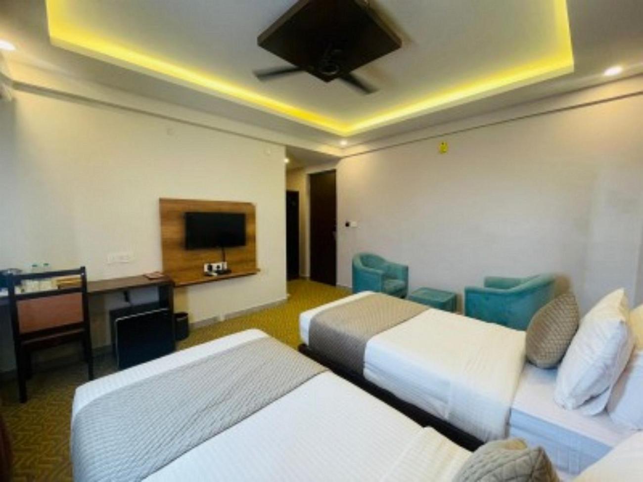 Vovo Hotels Yelahanka Экстерьер фото
