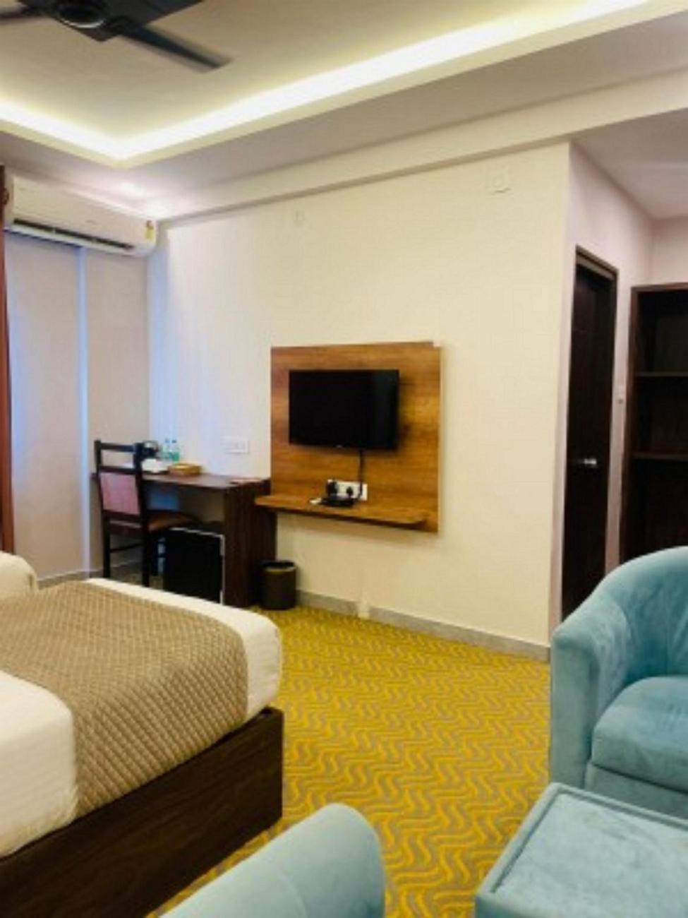 Vovo Hotels Yelahanka Экстерьер фото