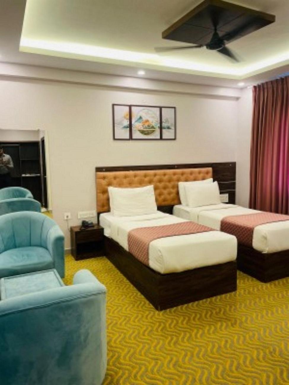 Vovo Hotels Yelahanka Экстерьер фото