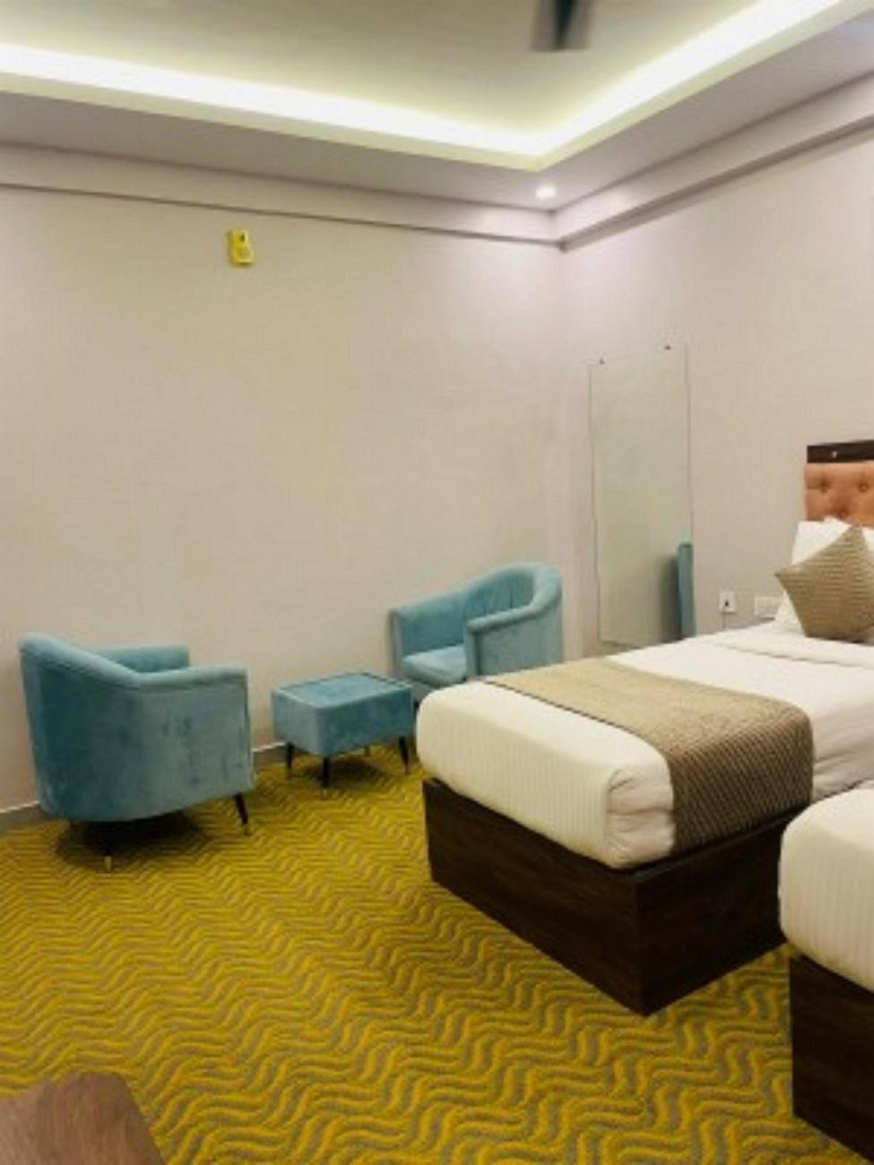 Vovo Hotels Yelahanka Экстерьер фото