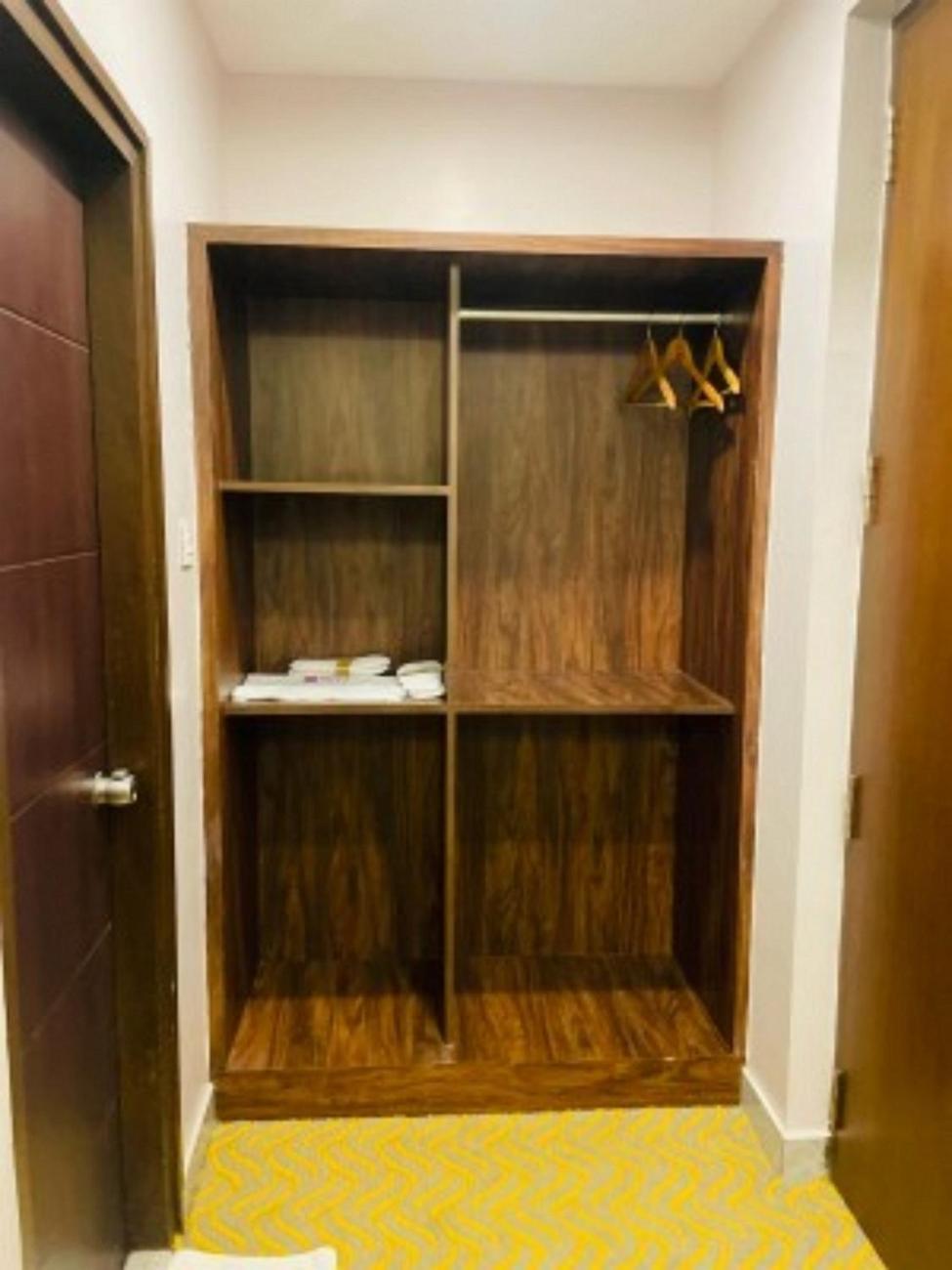 Vovo Hotels Yelahanka Экстерьер фото
