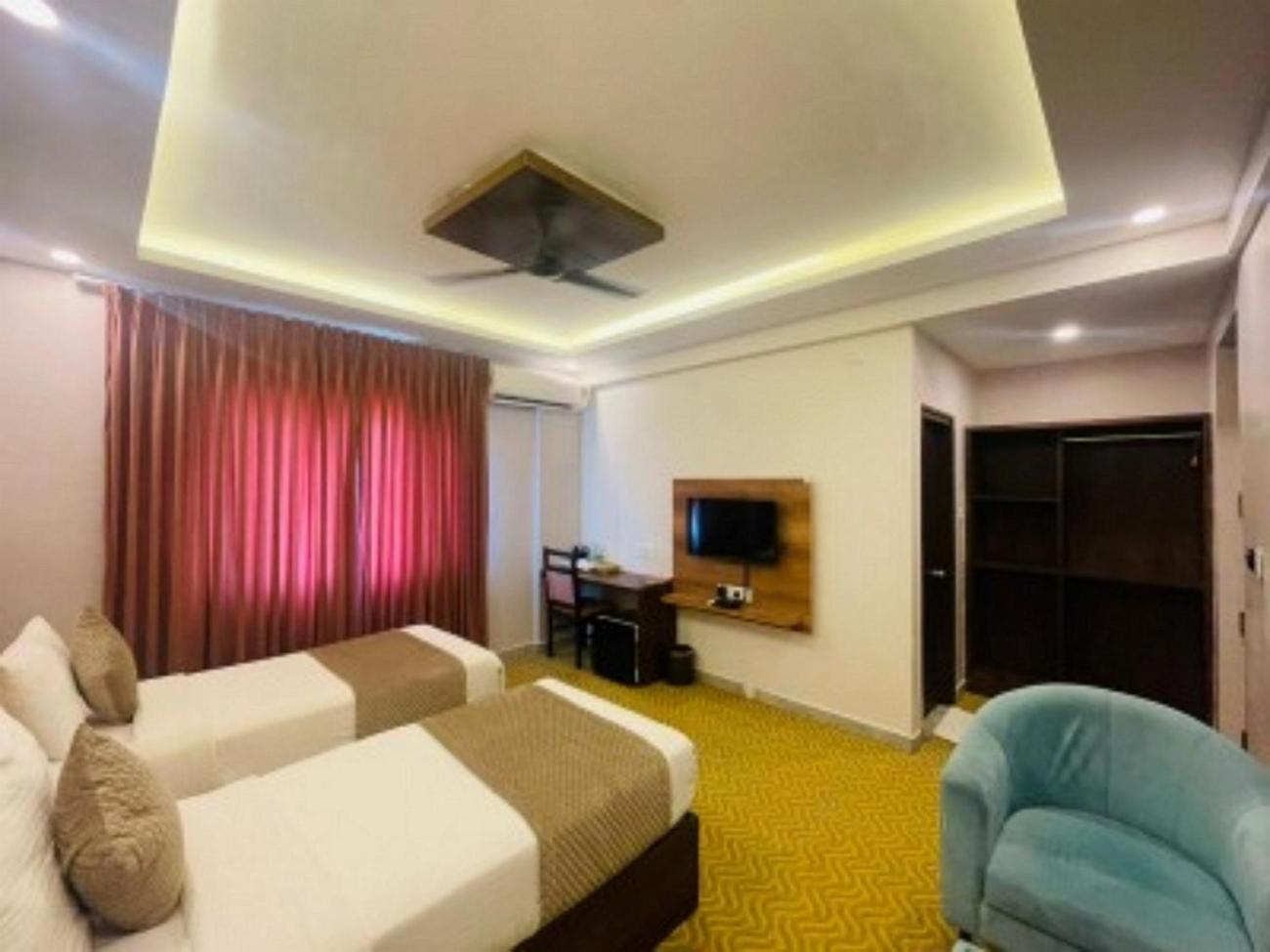 Vovo Hotels Yelahanka Экстерьер фото
