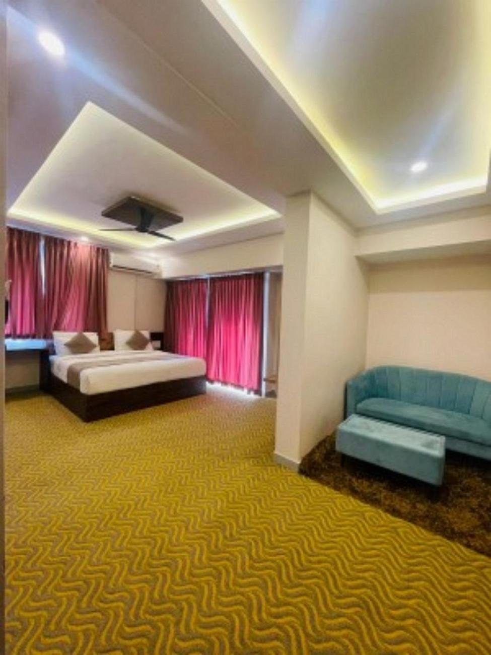 Vovo Hotels Yelahanka Экстерьер фото