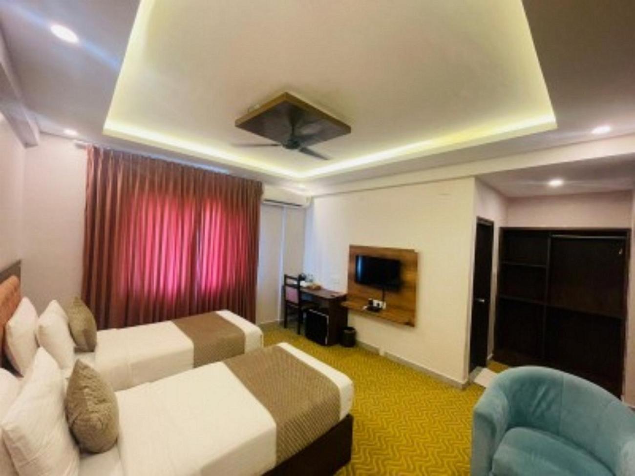 Vovo Hotels Yelahanka Экстерьер фото