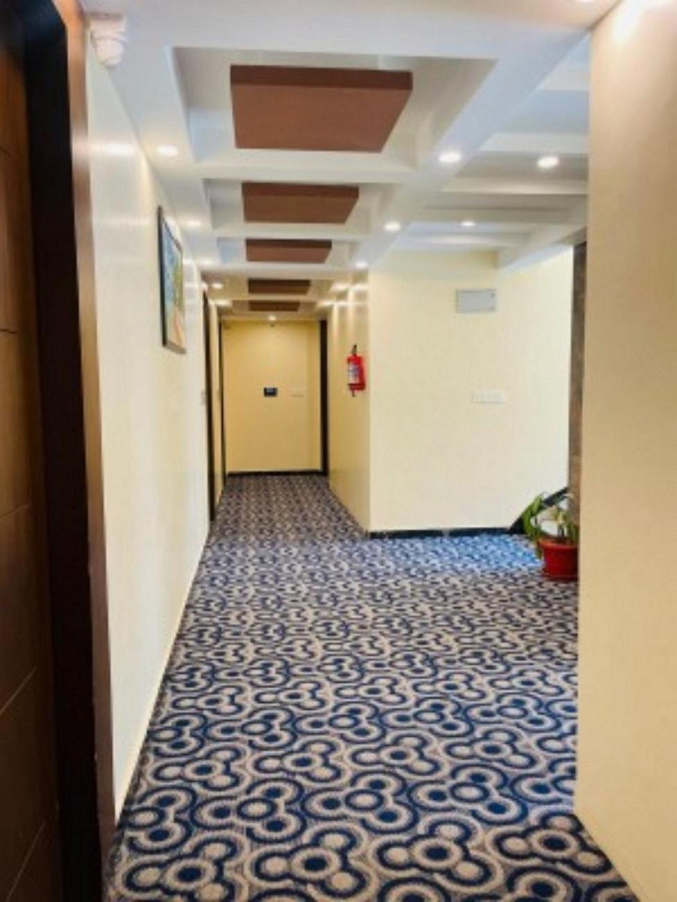 Vovo Hotels Yelahanka Экстерьер фото
