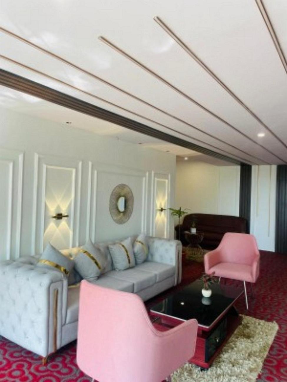 Vovo Hotels Yelahanka Экстерьер фото