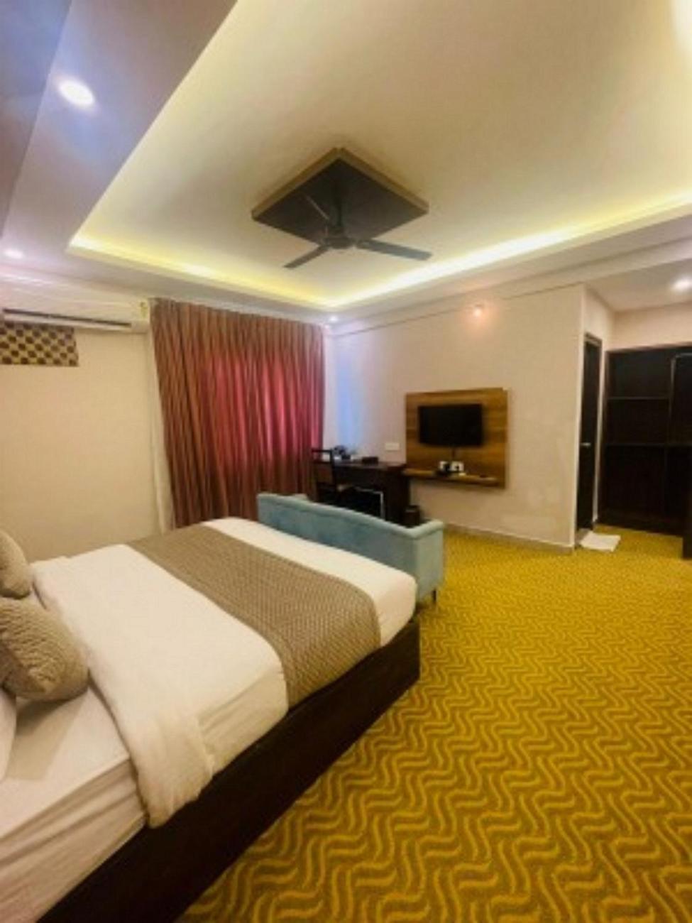 Vovo Hotels Yelahanka Экстерьер фото