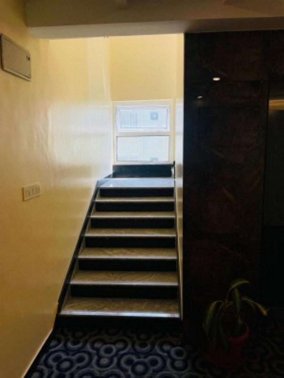 Vovo Hotels Yelahanka Экстерьер фото