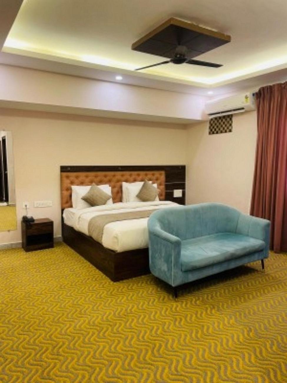 Vovo Hotels Yelahanka Экстерьер фото