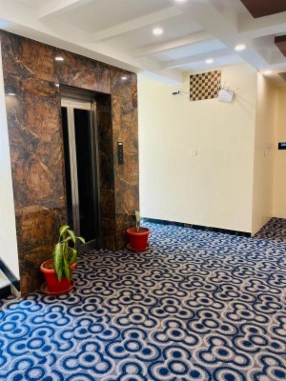 Vovo Hotels Yelahanka Экстерьер фото