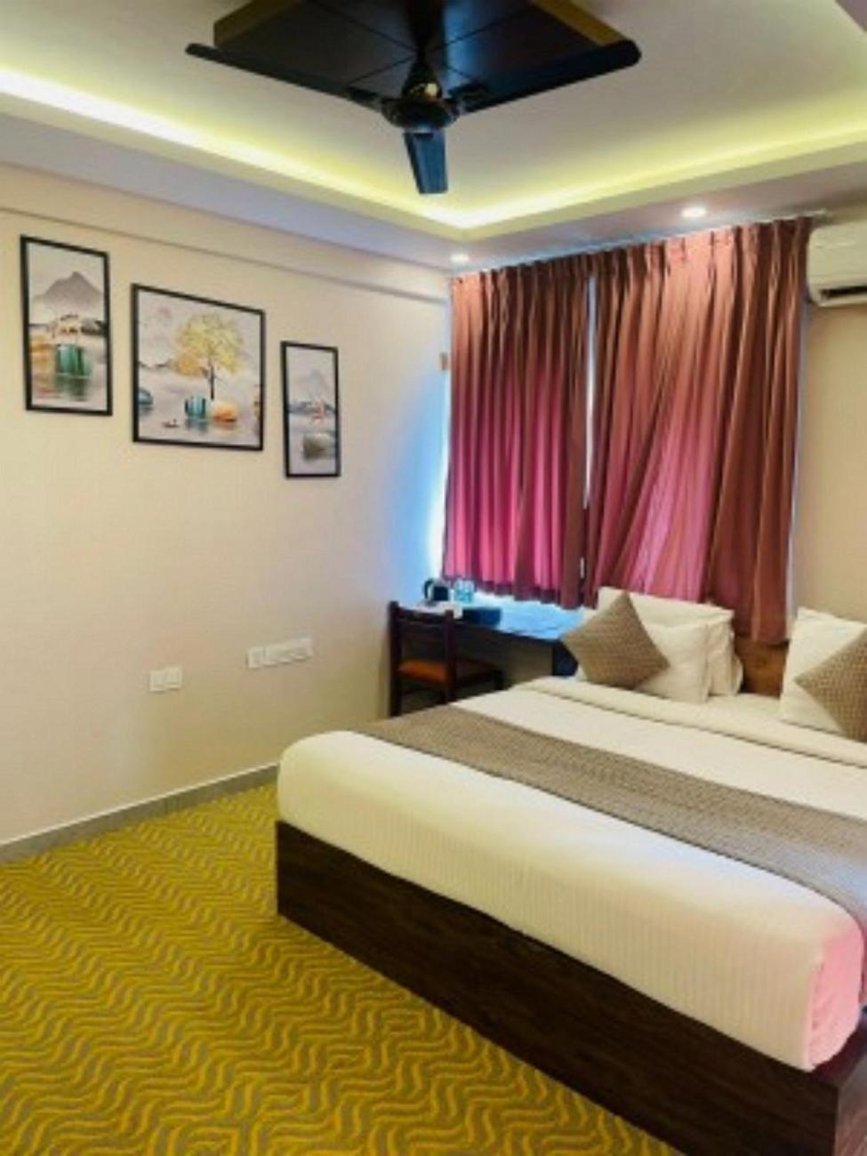 Vovo Hotels Yelahanka Экстерьер фото
