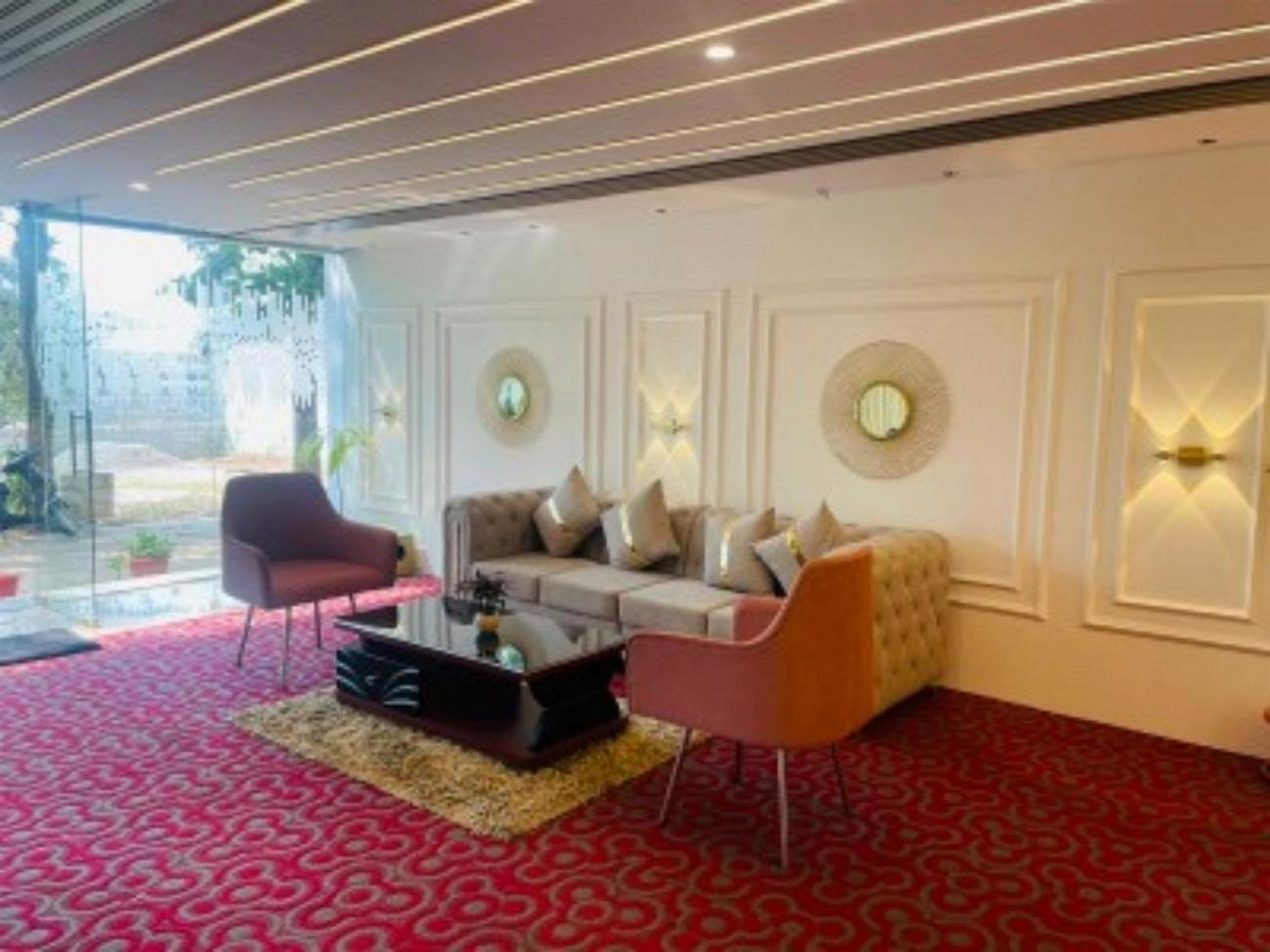 Vovo Hotels Yelahanka Экстерьер фото