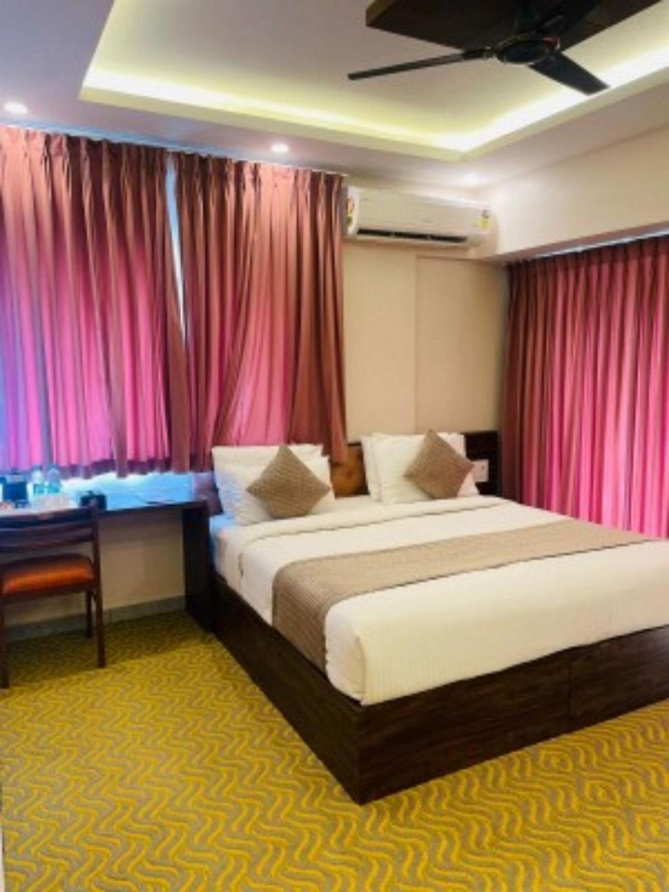 Vovo Hotels Yelahanka Экстерьер фото
